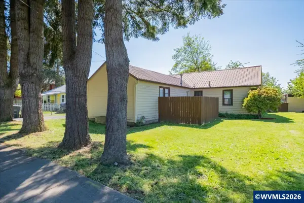 1044  23rd Av, Sweet Home, OR 97386