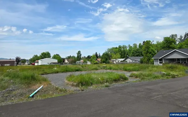 1220  49th Av, Sweet Home, OR 97386