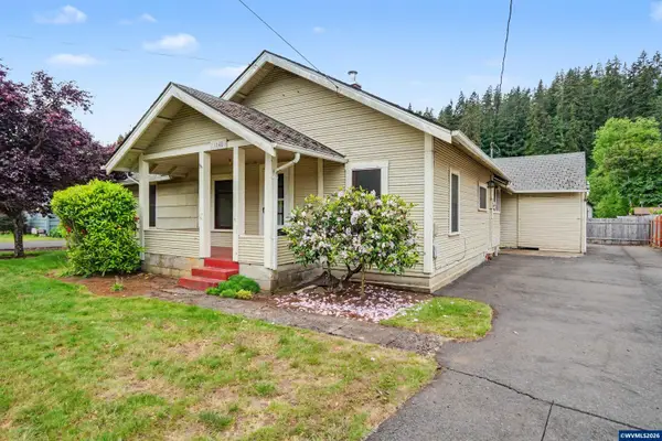 1148 S Water St, Silverton, OR 97381