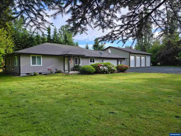 1045 N River Dr, Sweet Home, OR 97386