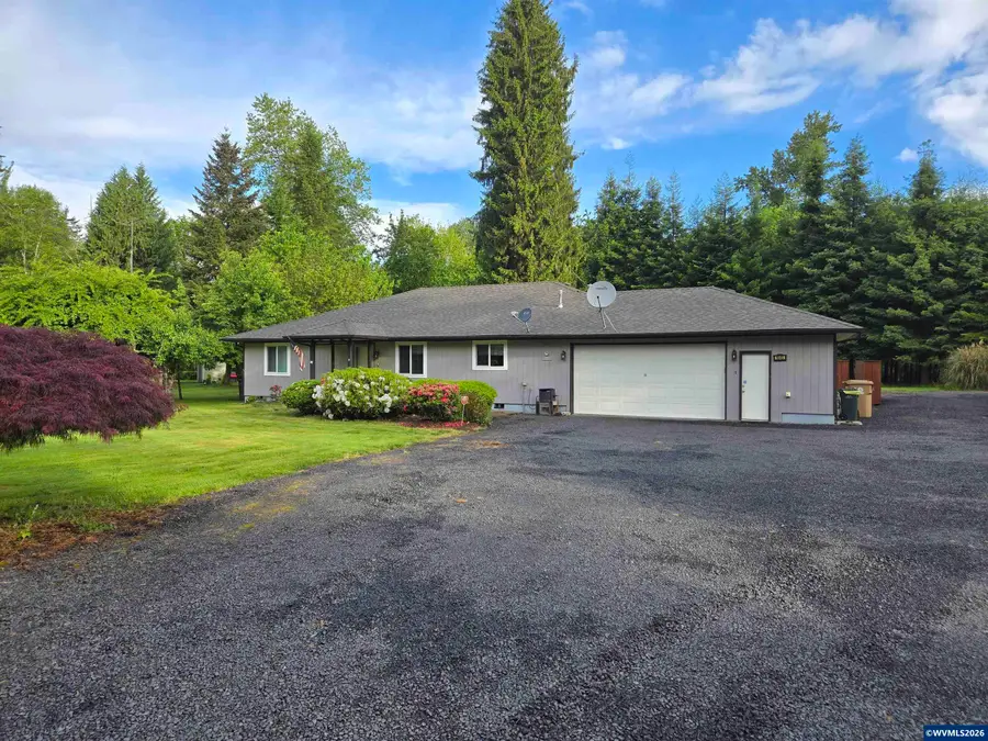 1045 N River Dr, Sweet Home, OR 97386 - #2