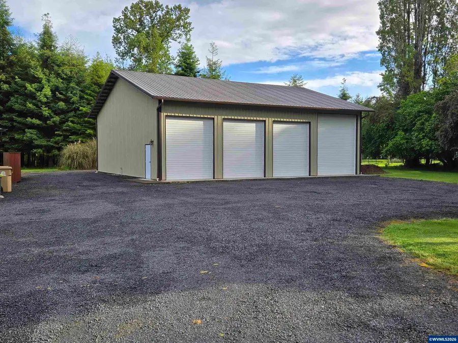 1045 N River Dr, Sweet Home, OR 97386 - #3