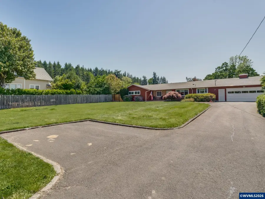 1215 E College St, Mount Angel, OR 97362 - #2