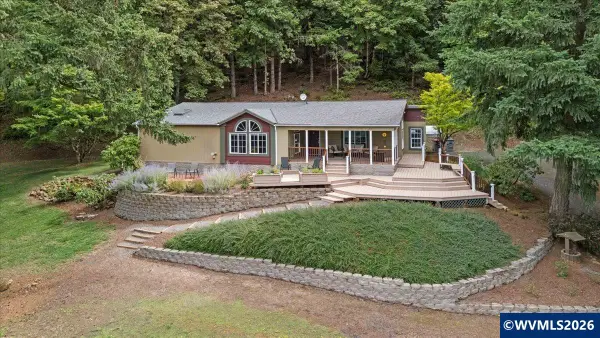 22475 SE Royal Anne Dr, Amity, OR 97101