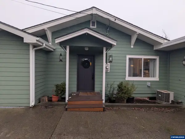 821  Liberty St, Silverton, OR 97381
