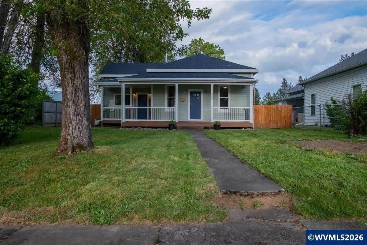 221 N 3rd St, Jefferson, OR 97352 - #1