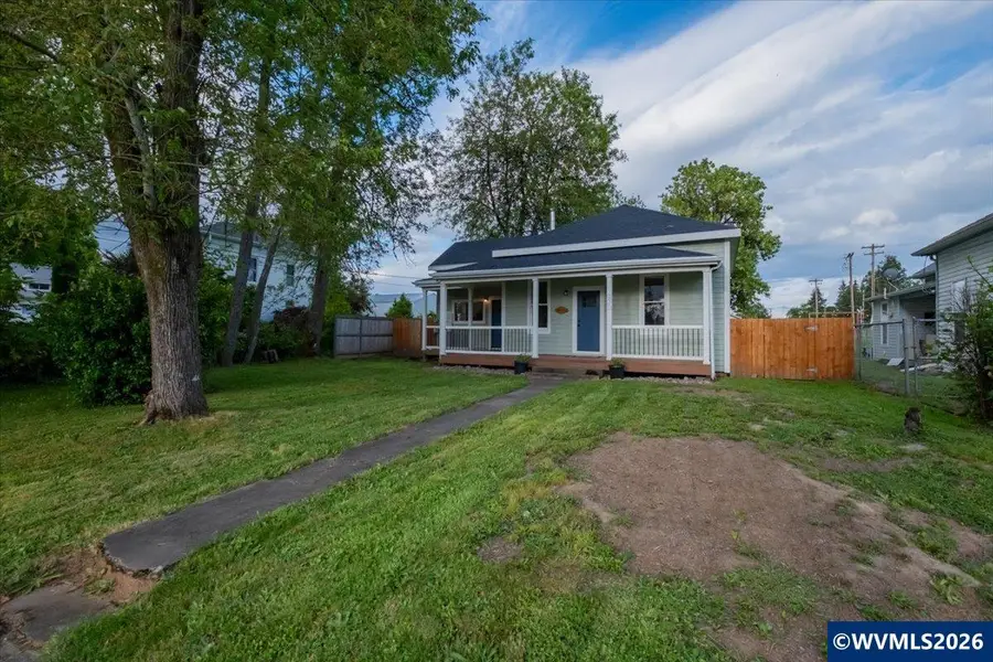 221 N 3rd St, Jefferson, OR 97352 - #2