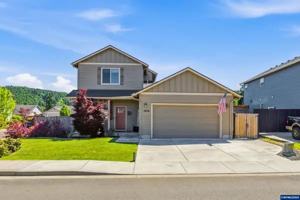 1202  Albatross Ct, Sweet Home, OR 97386
