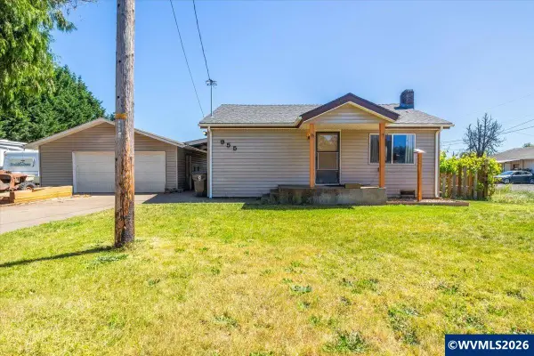 955  F St, Lebanon, OR 97355