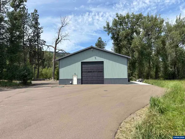 70452  Bear Creek Rd, Wallowa, OR 97885