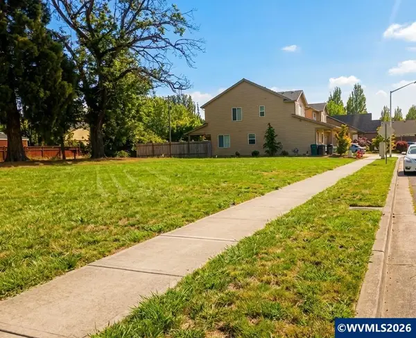 816 810  Maple St, Independence, OR 97351