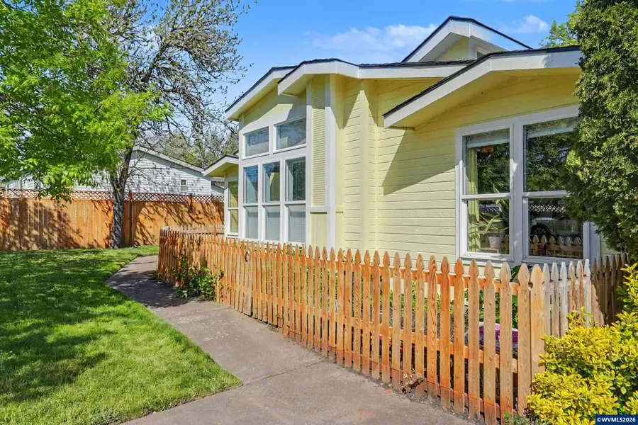 631 N 12th St, Philomath, OR 97370 - #2