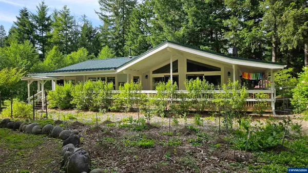 54841  McKenzie River Dr, Blue River, OR 97413