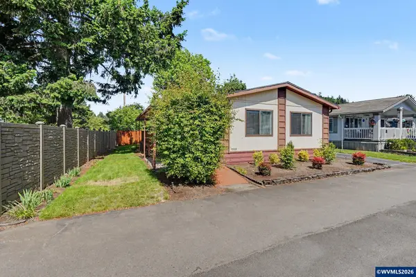 1307 S Water St, Silverton, OR 97381