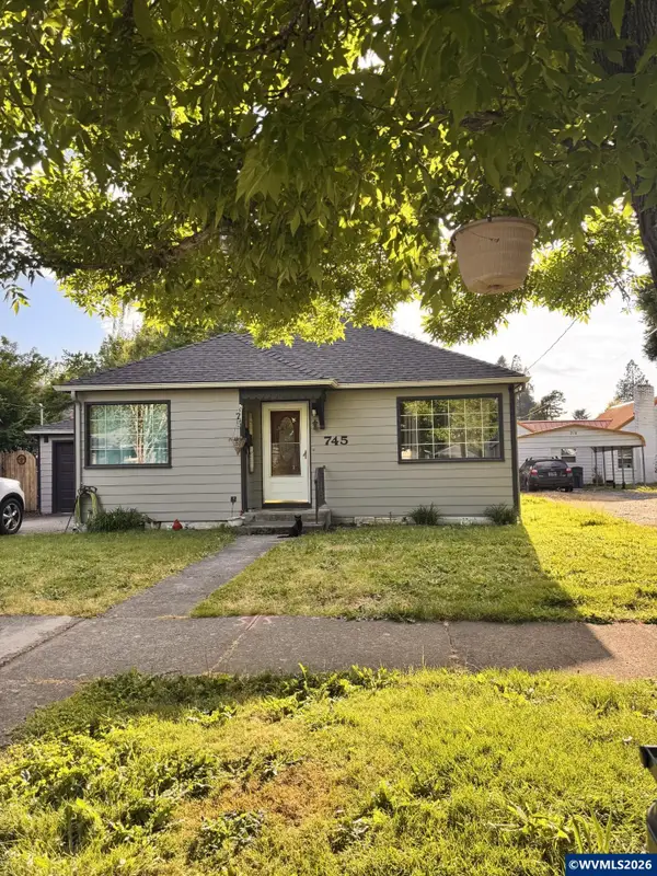 745  20th St NE, Salem, OR 97301
