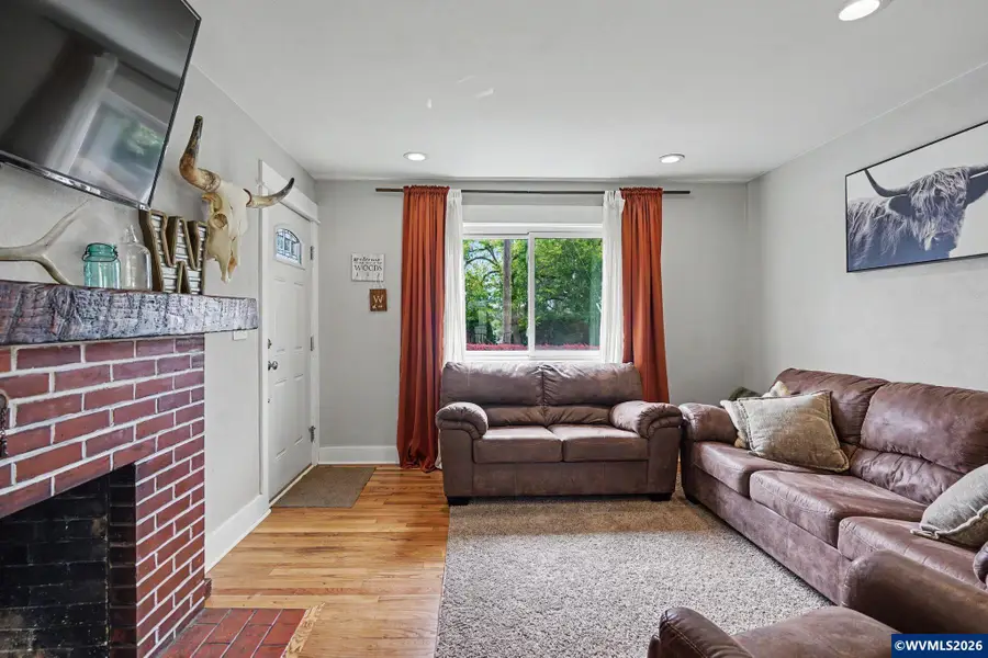 980 E College St, Mount Angel, OR 97362 - #3