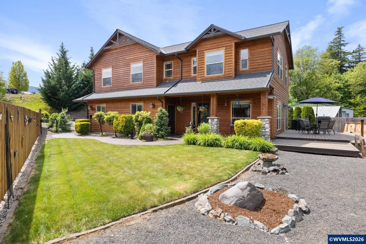 210 SE Whitten Rd, Mill City, OR 97360 - #1