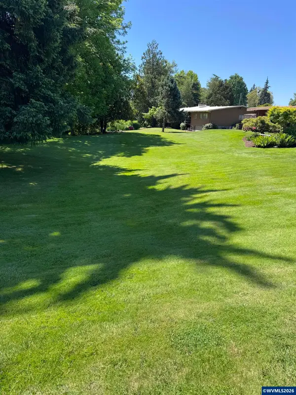 Tax Lot 1801 next to 650 Isabella St, Lebanon, OR 97355