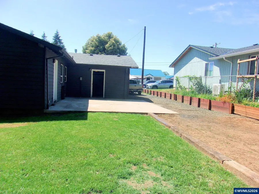 412 SW Fir St, Willamina, OR 97396 - #2
