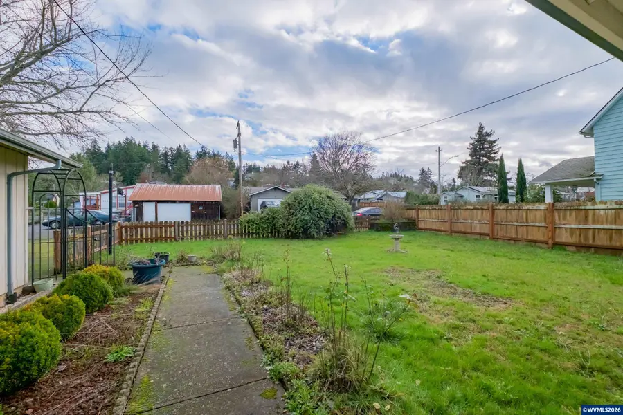 905  Ash St, Brownsville, OR 97327 - #3