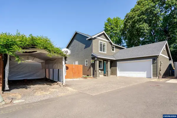 647 NE Autumn Ridge Dr, McMinnville, OR 97128