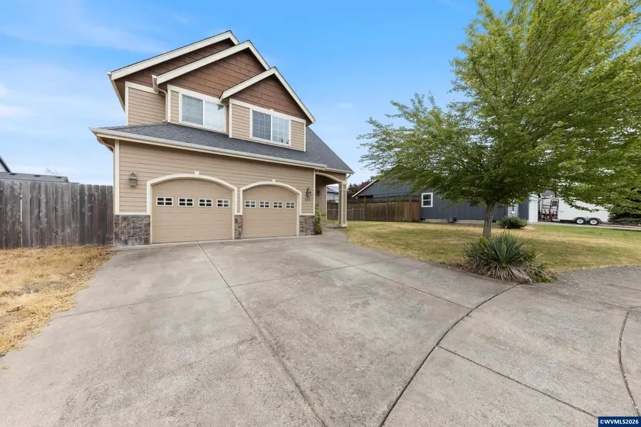 886 N 7th St, Harrisburg, OR 97446 - #2