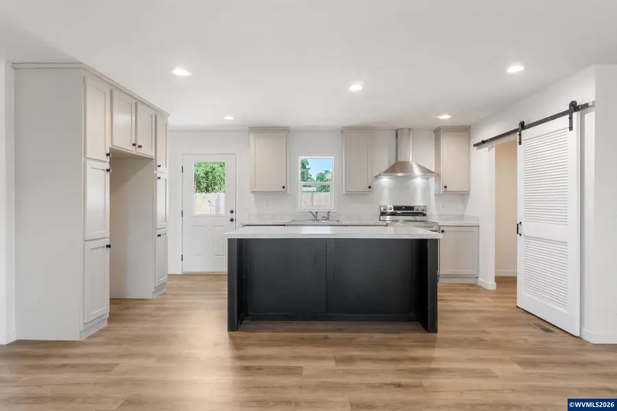 2012  18th Av, Sweet Home, OR 97386 - #3