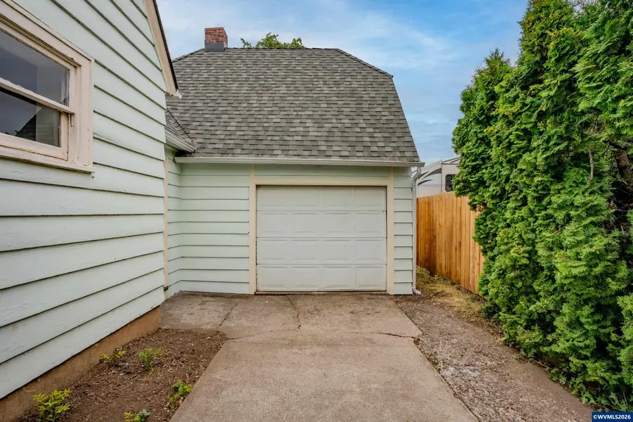 399 S Main St, Lebanon, OR 97355 - #3