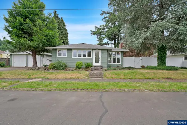 821  Cedar St, Sweet Home, OR 97386