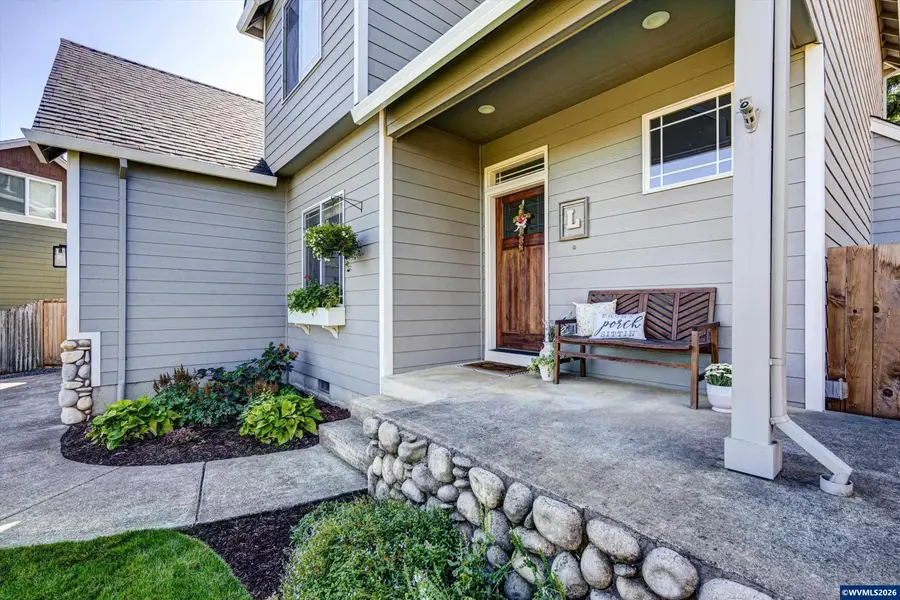 207  Sweden Cir, Silverton, OR 97381 - #3