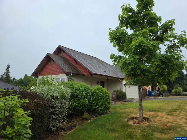 80  Sweden Cir, Silverton, OR 97381