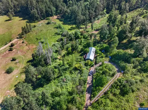 40227  Hilltop Dr, Lebanon, OR 97355