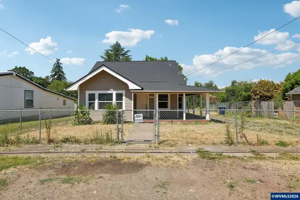 430  Log Cabin St, Independence, OR 97351