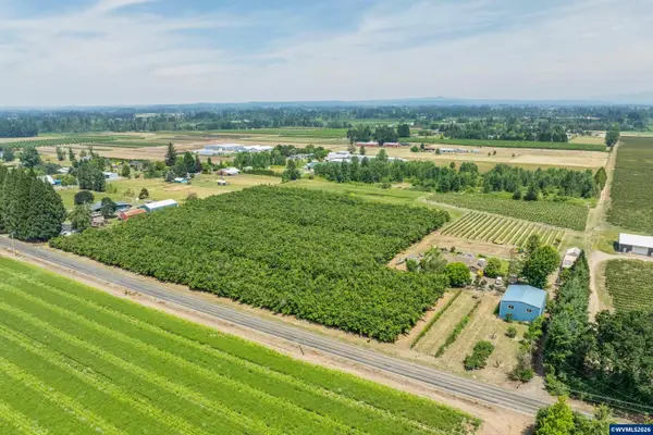 30248 S Barlow Rd, Hubbard, OR 97032