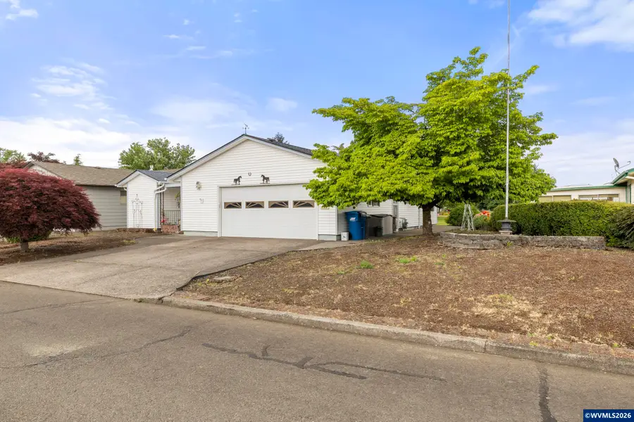 810 S Columbia Dr, Woodburn, OR 97071 - #2