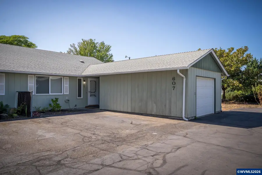 607  32nd Av SE, Albany, OR 97322 - #3