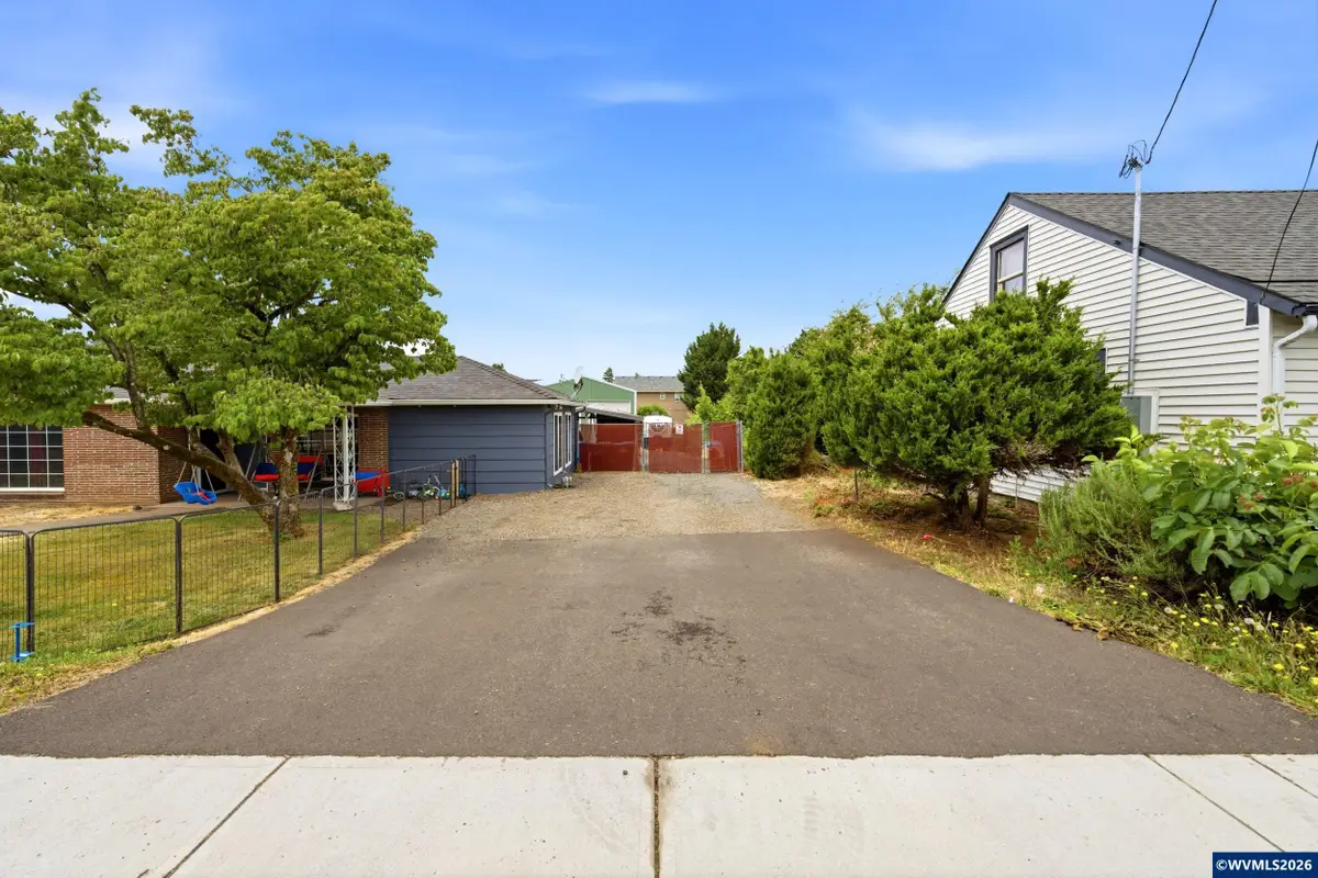 3055  Hollywood Dr NE, Salem, OR 97305 - #1