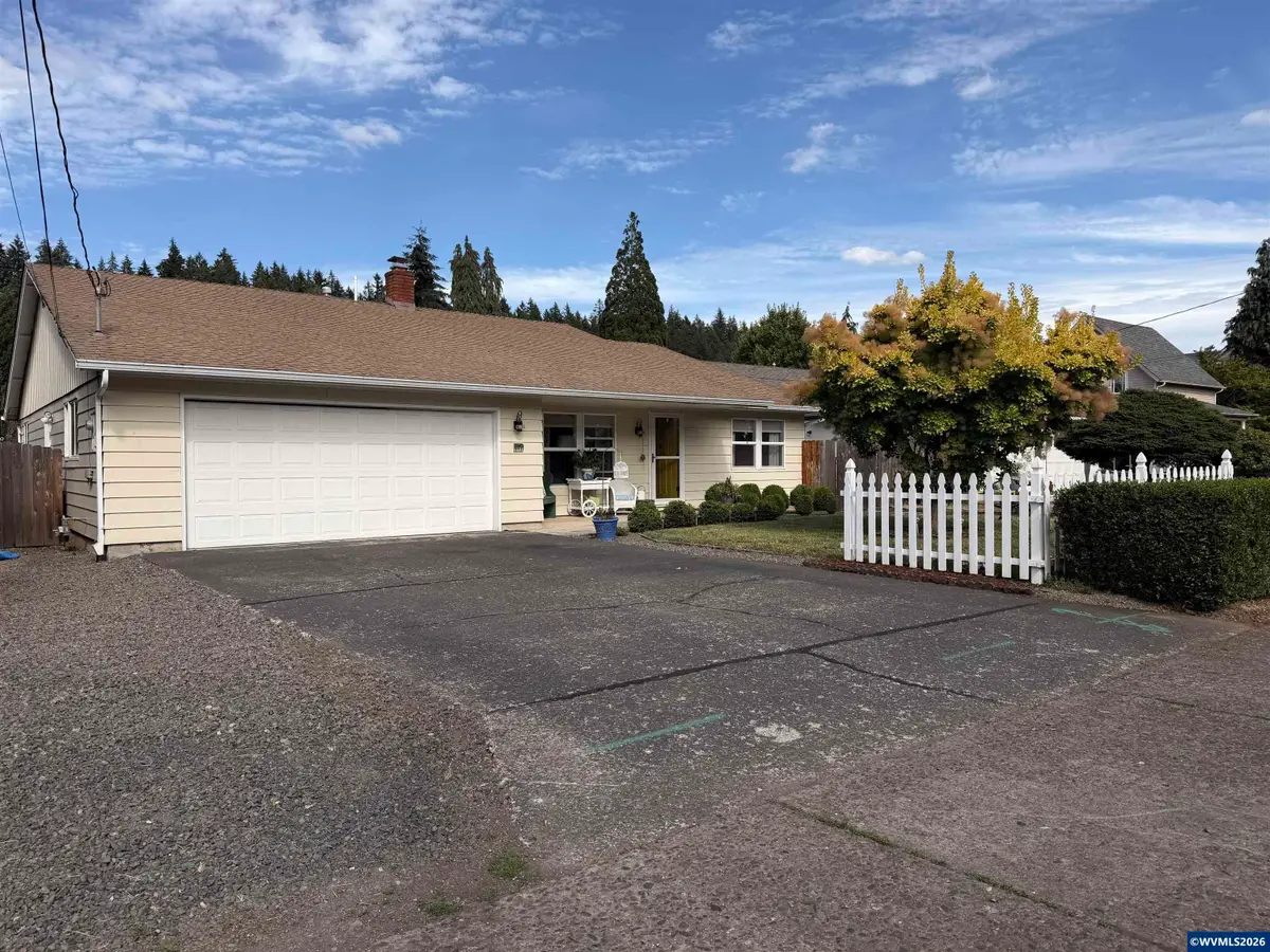 915  Madison St St, Silverton, OR 97381 - #1