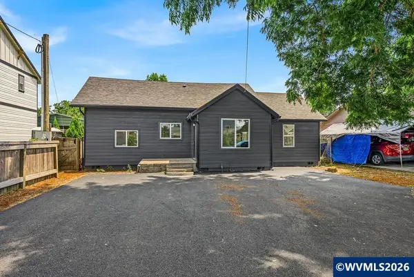 656  Hall St, Woodburn, OR 97071