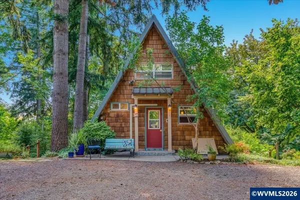 252 S Rock St, Silverton, OR 97381