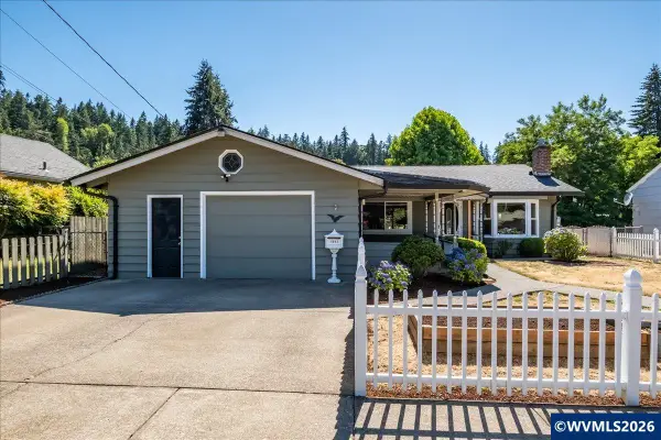 1012 S Water St, Silverton, OR 97381