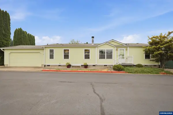 1015  Oak (#101) St, Silverton, OR 97381