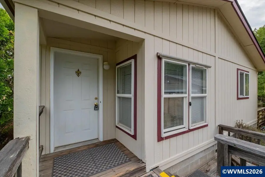 721 N 12th St, Philomath, OR 97370 - #2