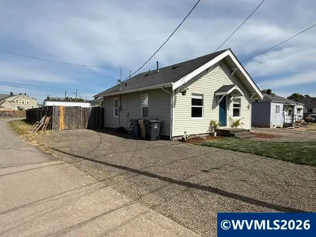 271 S 3rd St, Lebanon, OR 97355 - #3