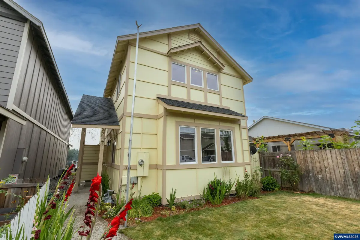 374 NW 25th St, Redmond, OR 97756 - #1