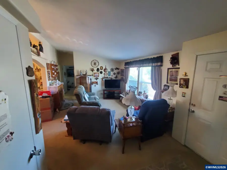 652  Royalty Cir NE, Salem, OR 97301 - #3