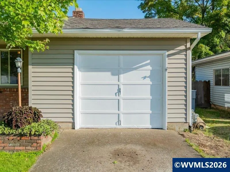 1051  24th Av SE, Albany, OR 97322 - #2