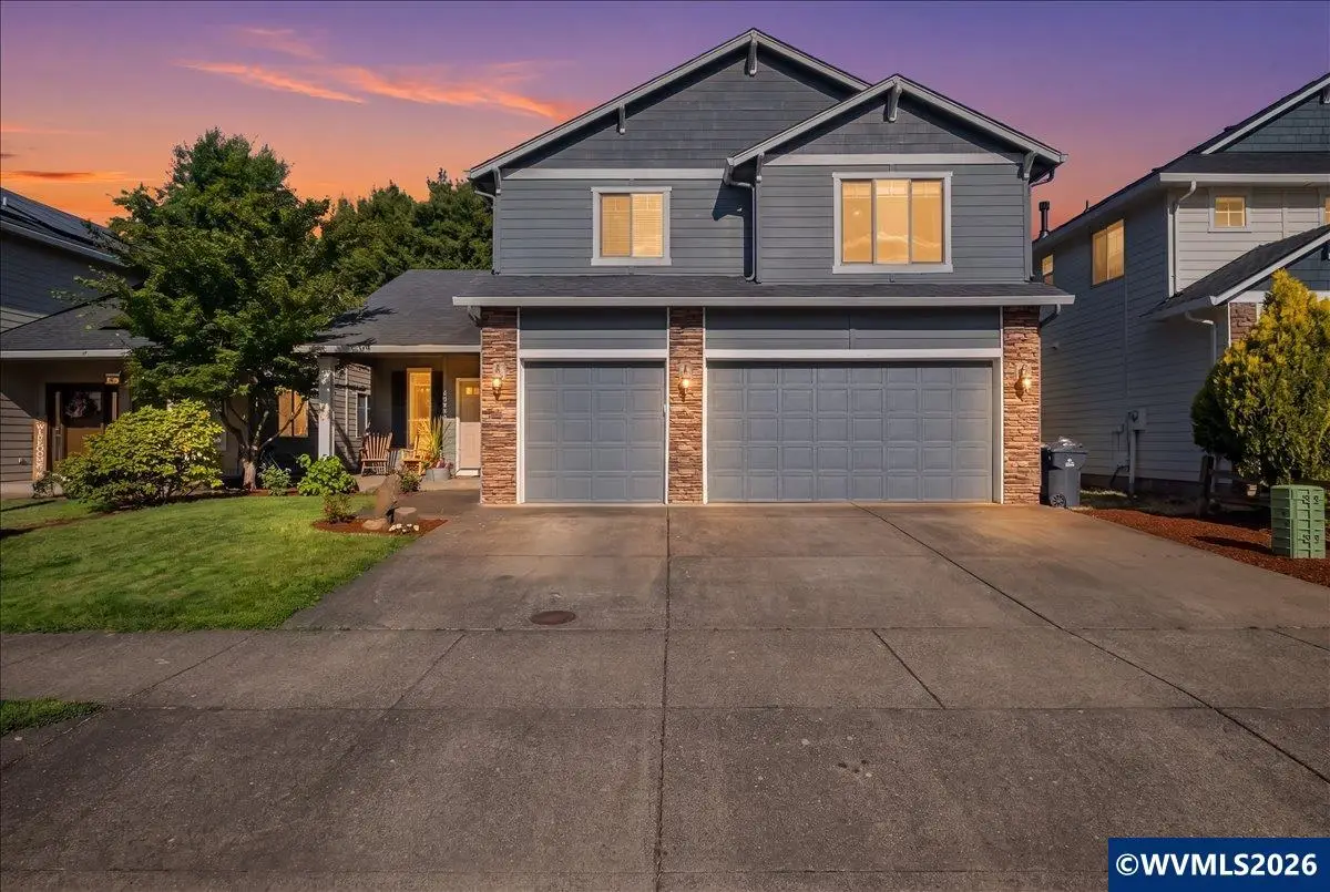 2333  Mountain River Dr, Lebanon, OR 97355 - #1