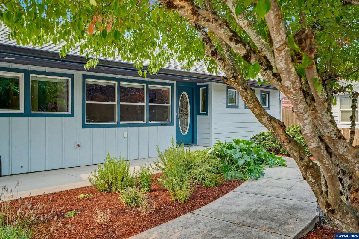 659 E Sherman St, Lebanon, OR 97355 - #1