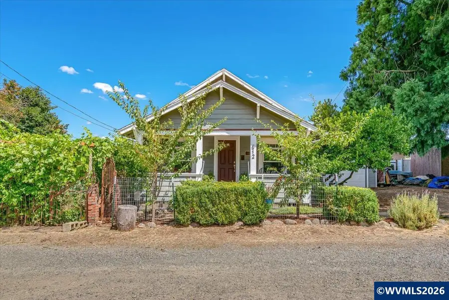 512  Wall St, Silverton, OR 97381 - #2